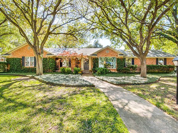 2nd image of 4018 Courtshire Dr