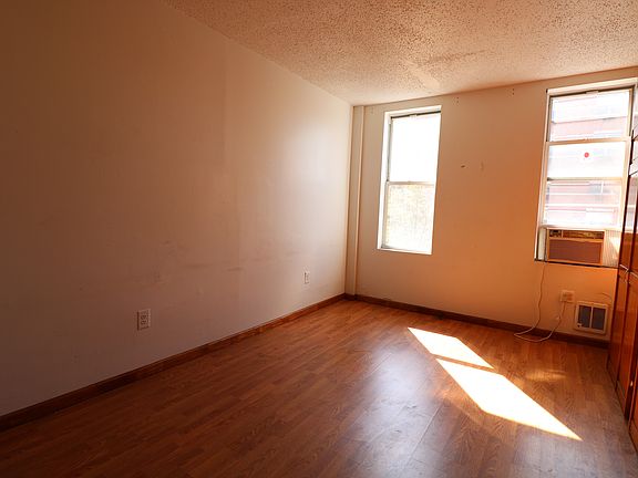 3rd image of 59 Wilson Ave #1STFL