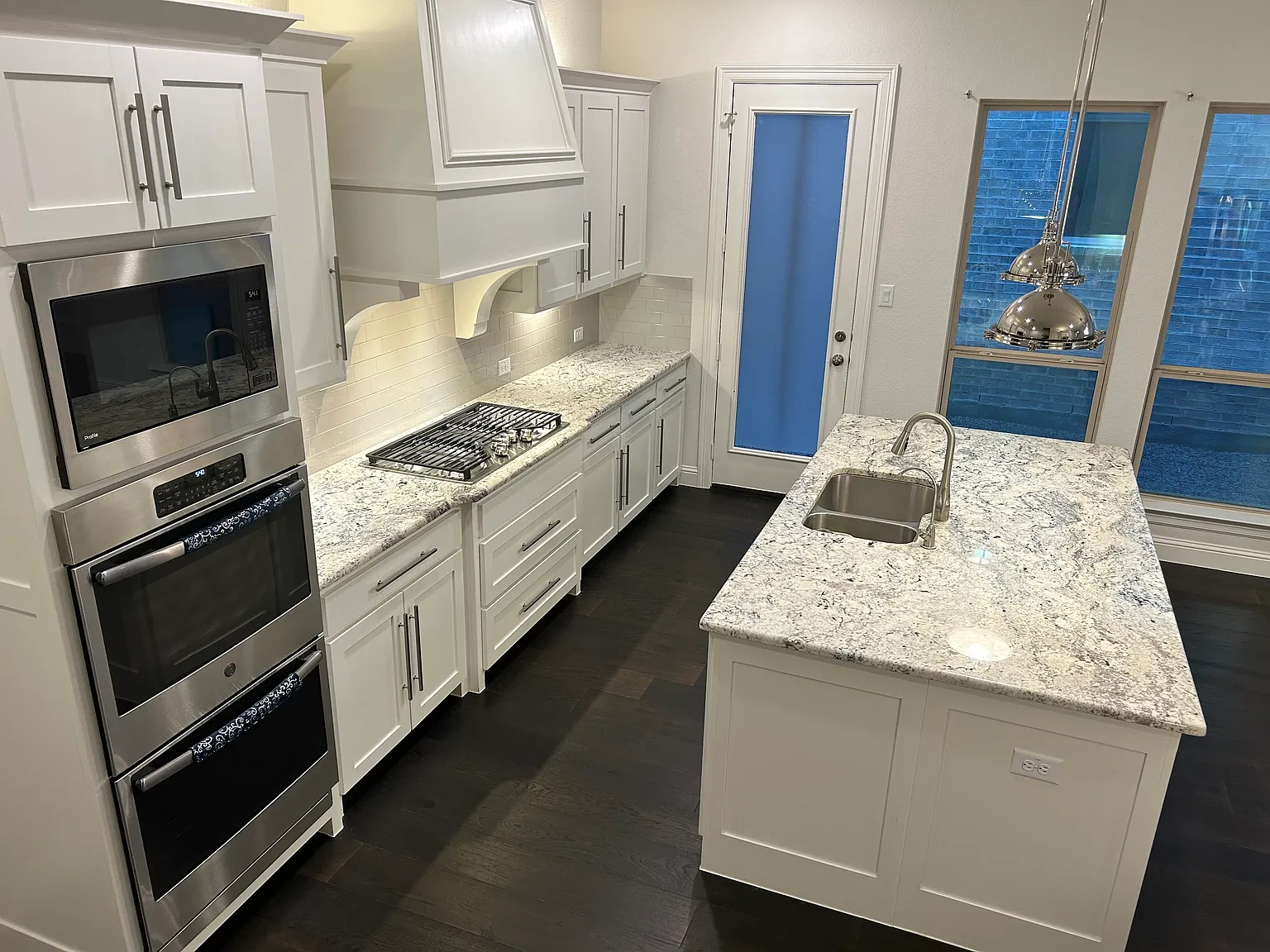 1045 Drew Ln — Photo 4