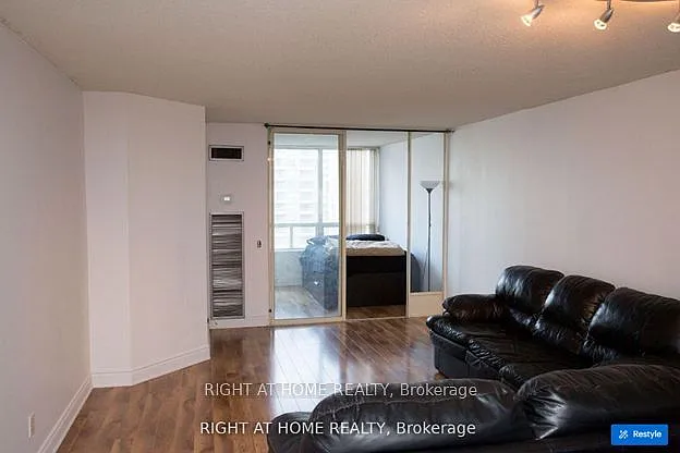 7 Bishop Ave #1104 — Photo 6