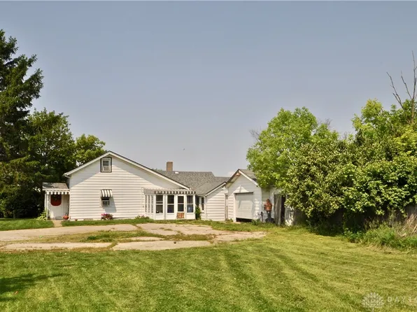 8451 National Rd W, Brookville, OH 45309