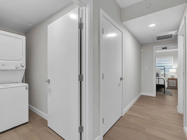 939 Chancellor Dr — Photo 23