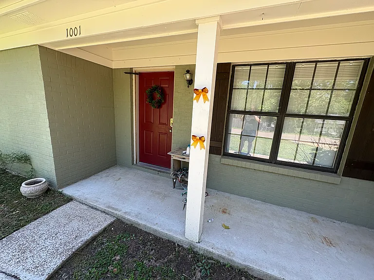 1001 Crawford Cir — Photo 14
