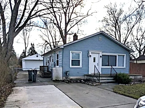 39214 Charbeneau St, Clinton Township, MI 48036