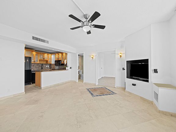 5th image of 1050 SE 15th Street #605