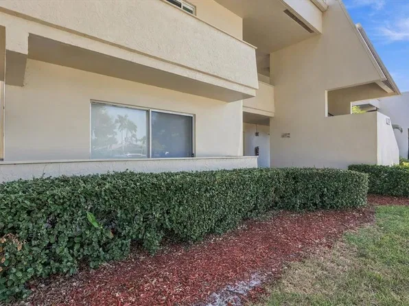 7405 W Country Club Dr N APT 104, Sarasota, FL 34243