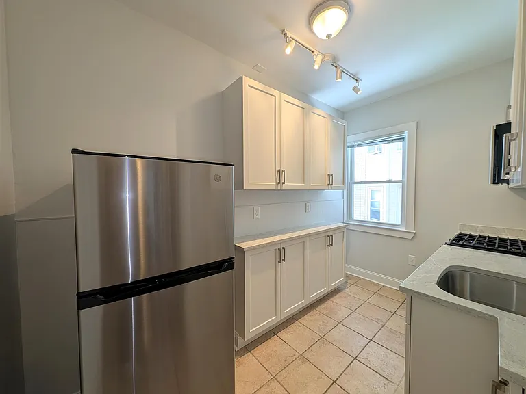 72 Raymond Ave #1R — Photo 3