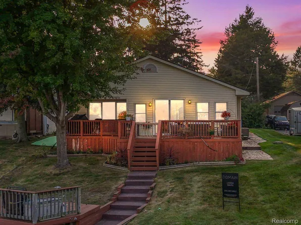 8437 Woodland Shore Dr, Brighton, MI 48114