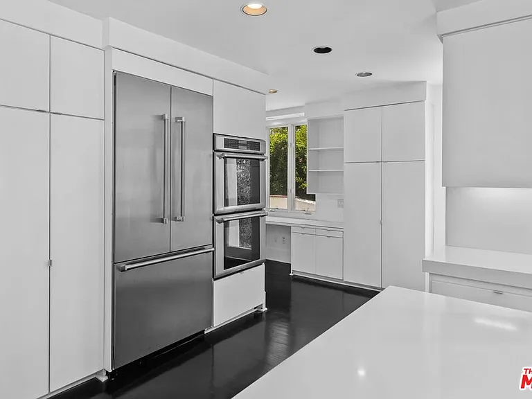 305 S Bedford Dr — Photo 12