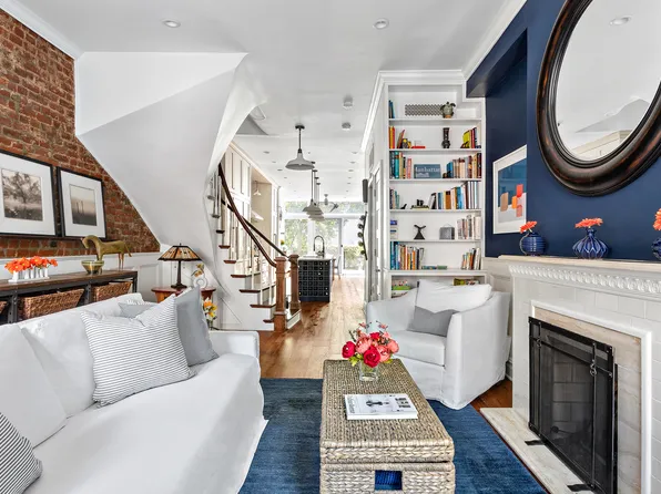 534 1/2 Pacific Street image 1 of 22