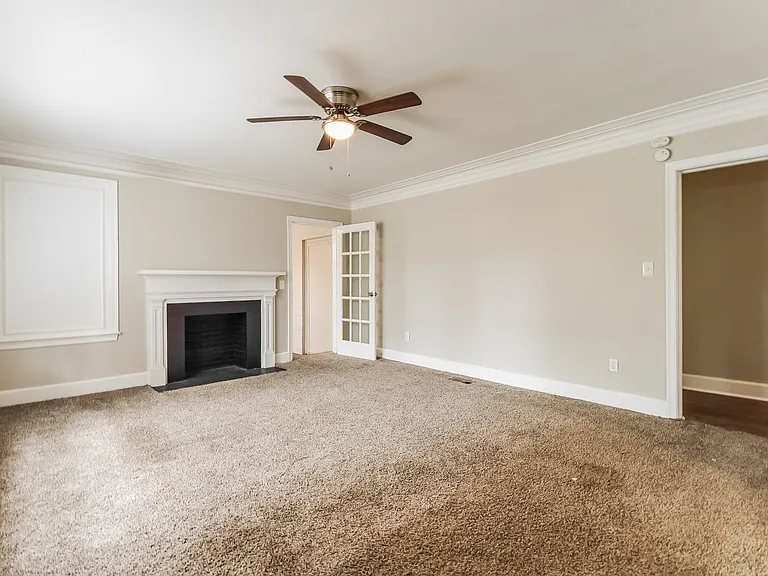 566449_019_living_room_13548062.jpg