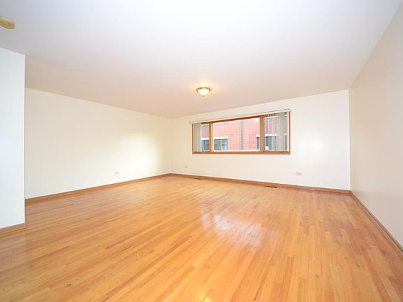 4th image of 1929 S Wells St #Townhouse