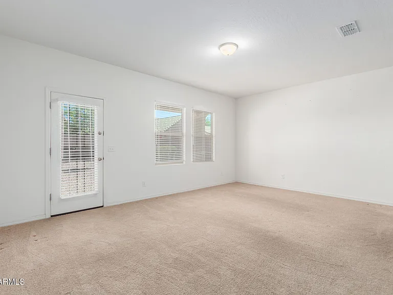 2415 E San Miguel Dr — Photo 3