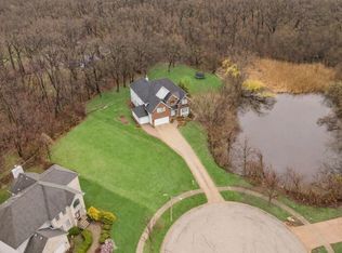 9025 Darien Woods Ct, Darien, IL