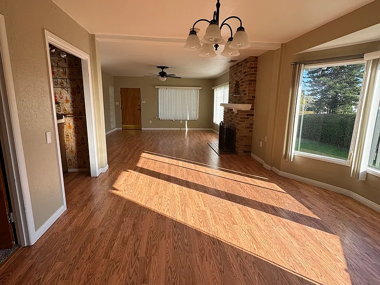 2984 Buena Vista Ave — Photo 2