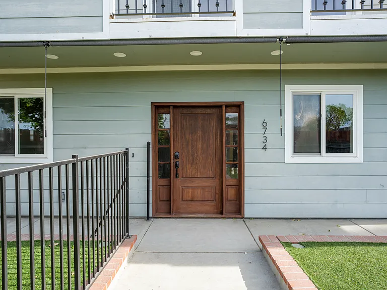 6734 Tampa Ave — Photo 2