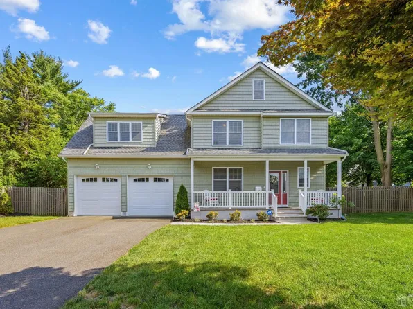 18 Orchard St, Tinton Falls, NJ 07724
