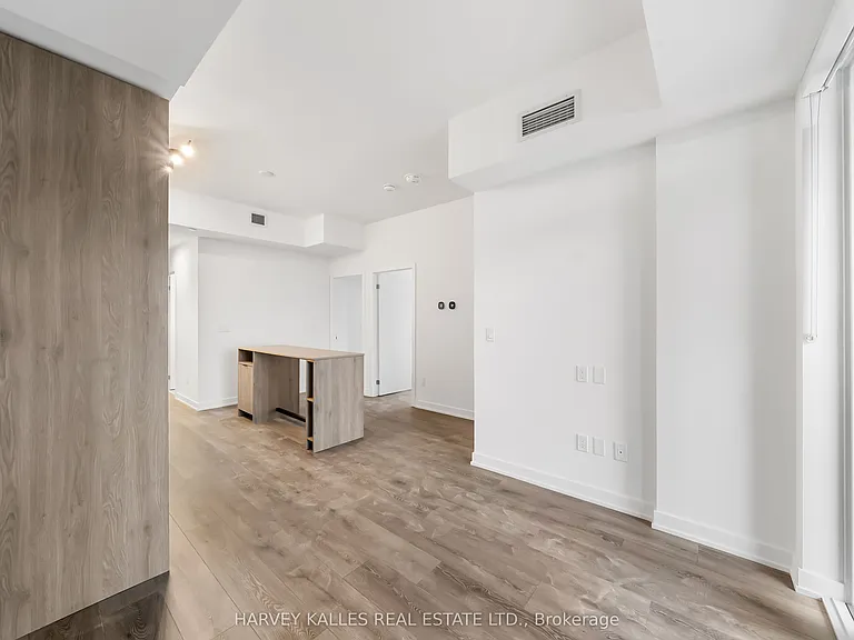 1007 The Queensway #514 — Photo 10