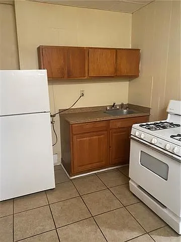 1 bed, 1.0 bath, 611 sqft, $900 — Photo 2