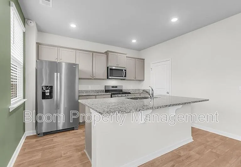 502 Lake Ridge Blvd — Photo 11