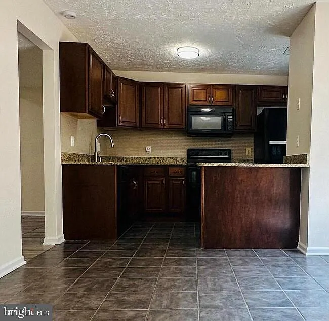 3 bed, 2.5 bath, 1232 sqft, $2,500 — Photo 4