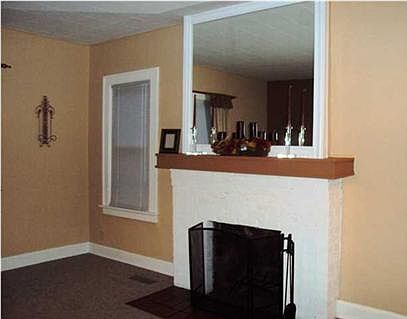 4th image of 1561 Henning Ave