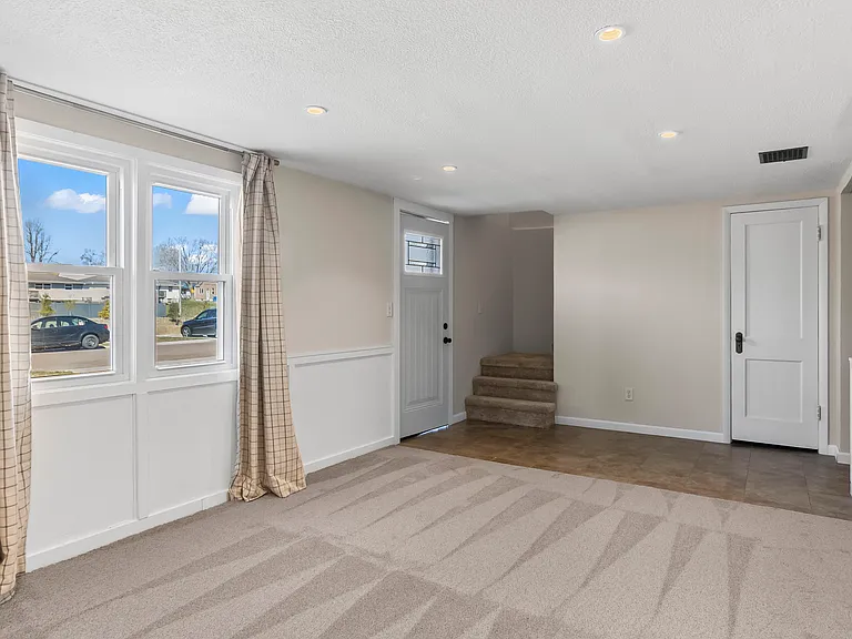 2024 S Covell Ave — Photo 9