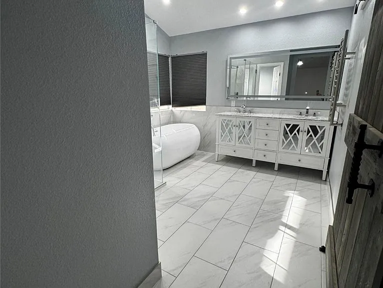 7824 Emerald Harbor Ct — Photo 18