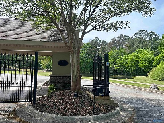 3rd image of 158 Ridgewood Cir