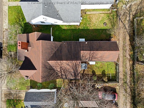 3rd image of 206 Carrington Ct