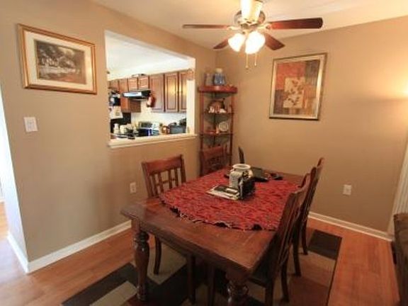 3rd image of 8604 Venoy Ct