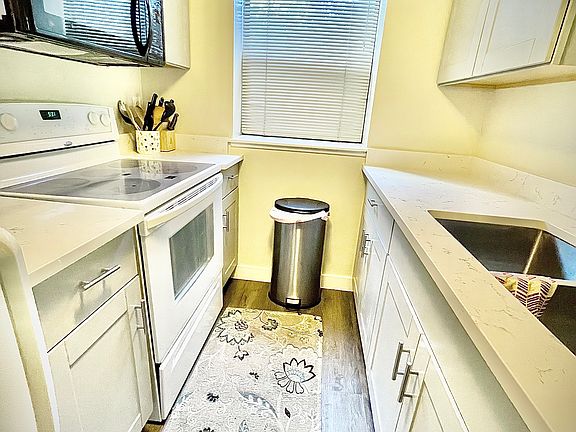 3rd image of 9887 Peakview Ave #1