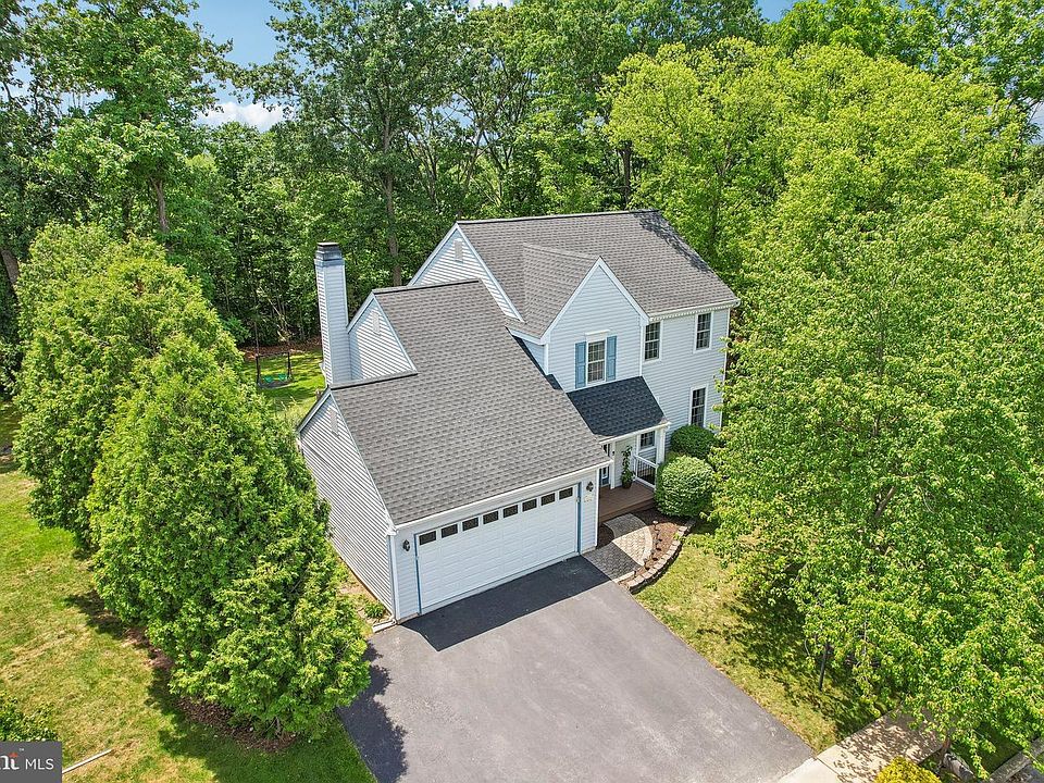 1st image of 322 Mulberry Dr