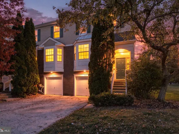 2605 Harvard Dr, North Wales, PA 19454