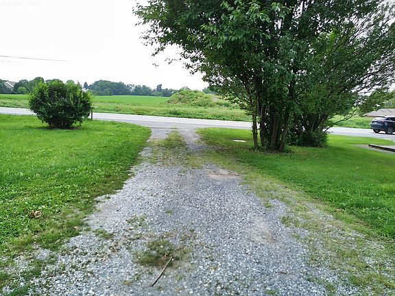 2nd image of 2237 New Holland Pike