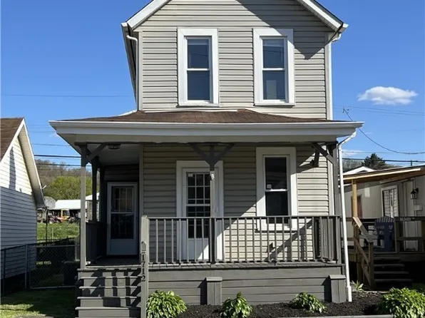 1712 Commerce St, Wellsville, OH 43968