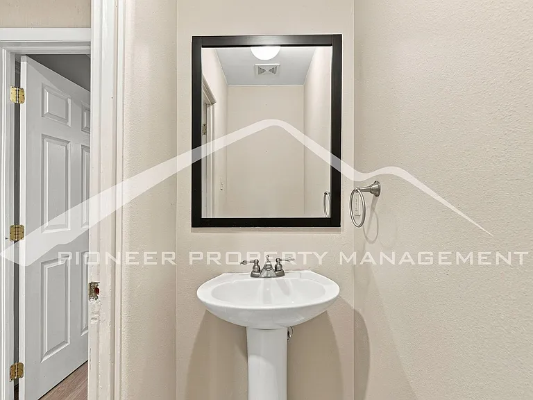 4215 W Byron Pl — Photo 10