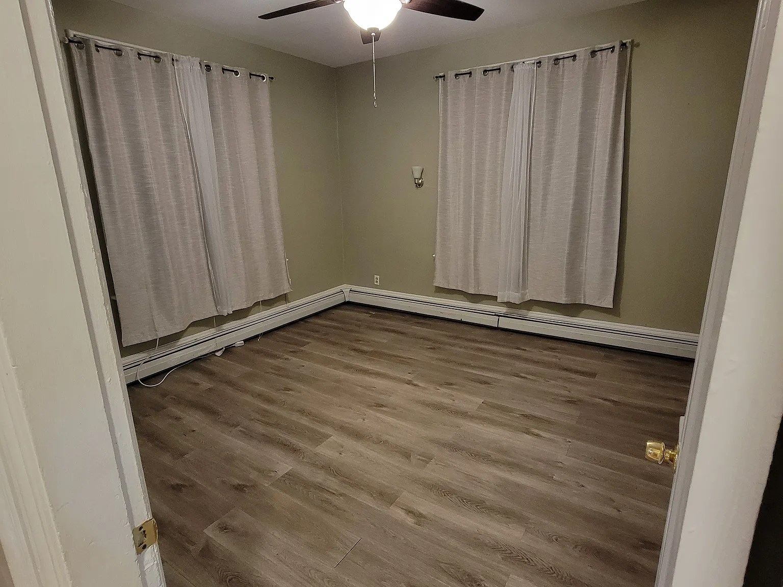 4 bed, 2000 sqft, $3,100 — Photo 1