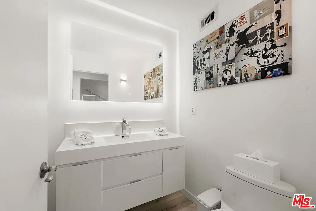 2 bed, 3.0 bath, 1500 sqft, $8,500 — Photo 3
