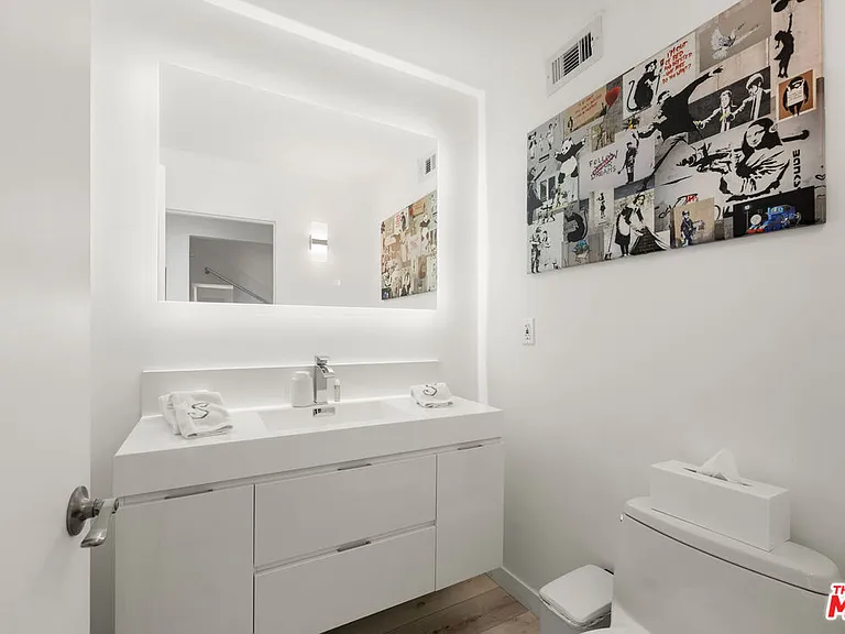 8601 W West Knoll Dr #5 — Photo 3