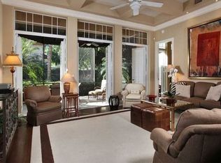 302 6th Ave S, Naples, FL 34102