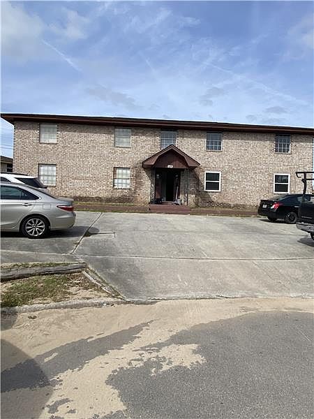1st image of 113 Woodhouse Ln APT A