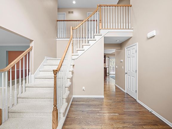 4th image of 350 Huntington Dr