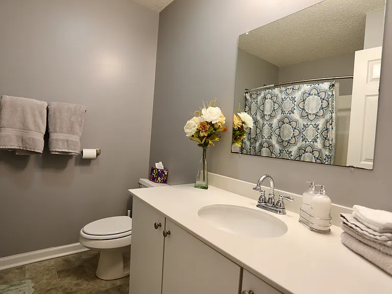 350 Woodgreen Dr — Photo 7