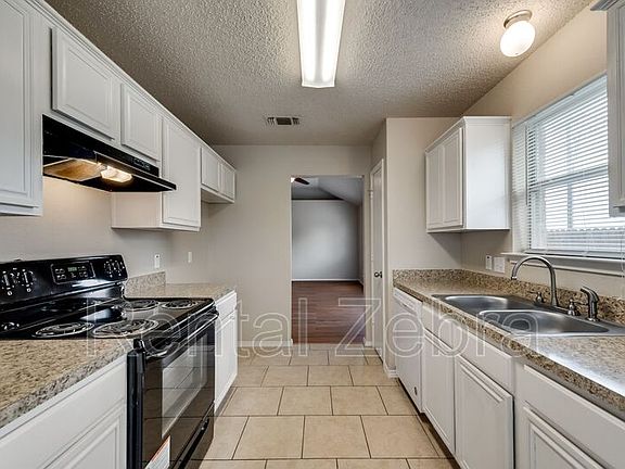 5th image of 838 Ponselle Dr