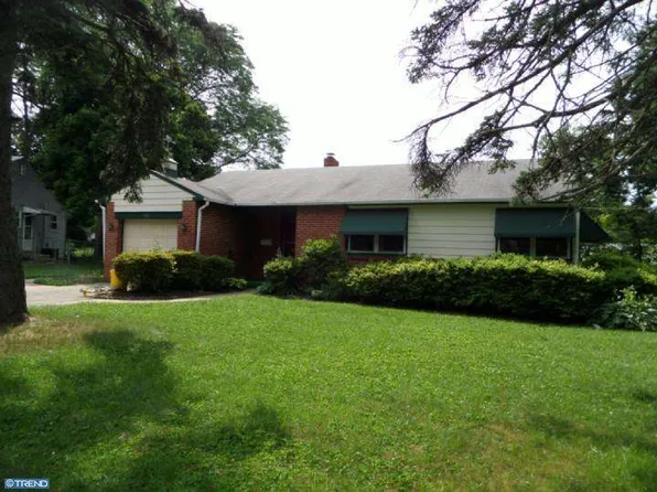 511 W Heather Rd, Oreland, PA 19075