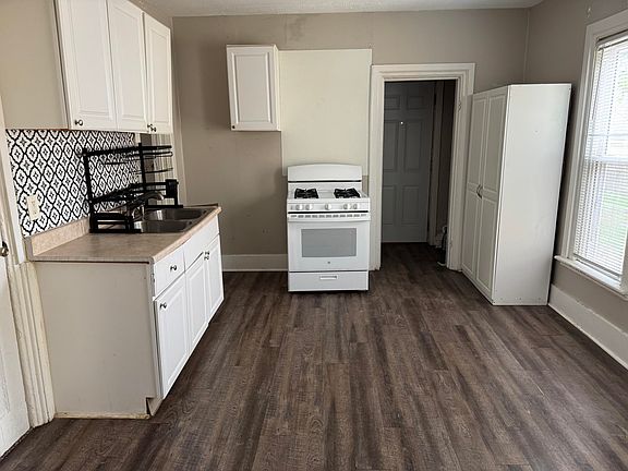 4th image of 939 Prospect Ave NE