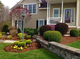 34 Steeple View Dr, Atkinson, NH 03811