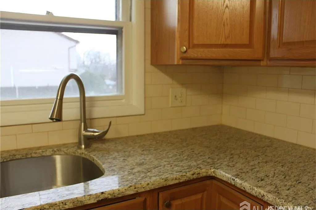 3 bed, 1.5 bath, $3,000 — Photo 2