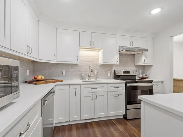 5 Elm St APT 2, Acton, MA 01720